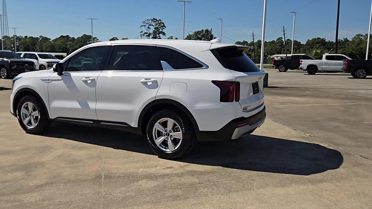 2024 Kia Sorento photo 6 of 24