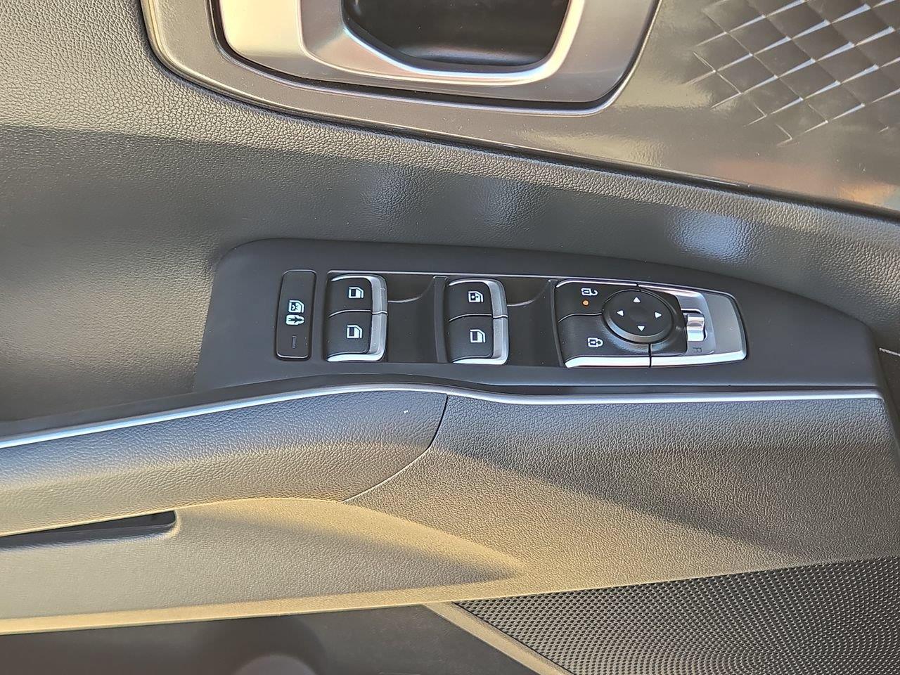 2024 Kia Sorento photo 12 of 24