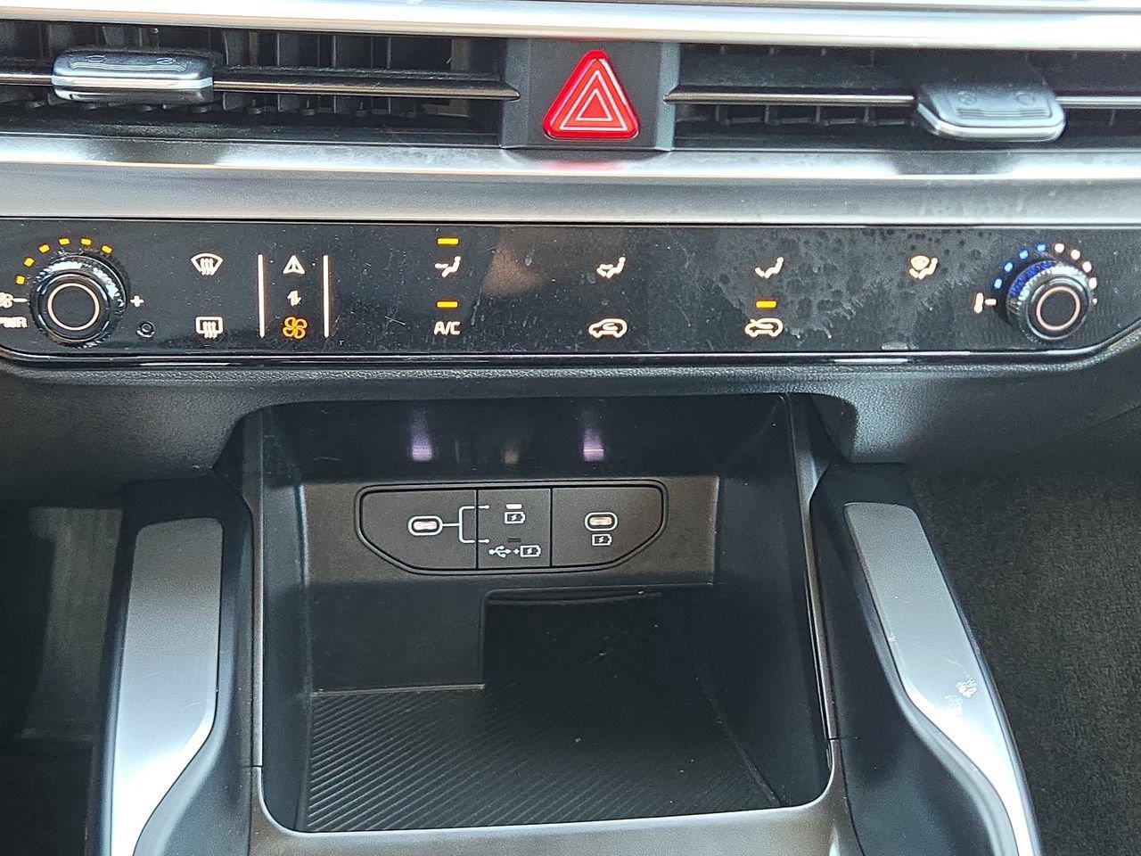 2024 Kia Sorento photo 17 of 24