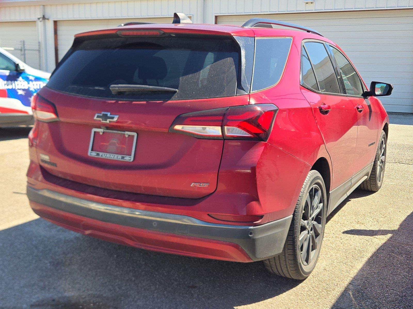 2023 Chevrolet Equinox photo 2 of 3