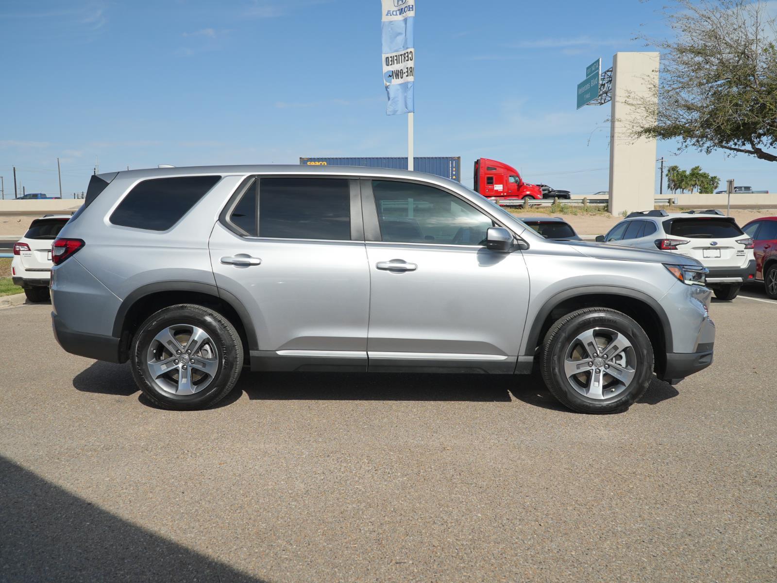 View vehicle photo 4