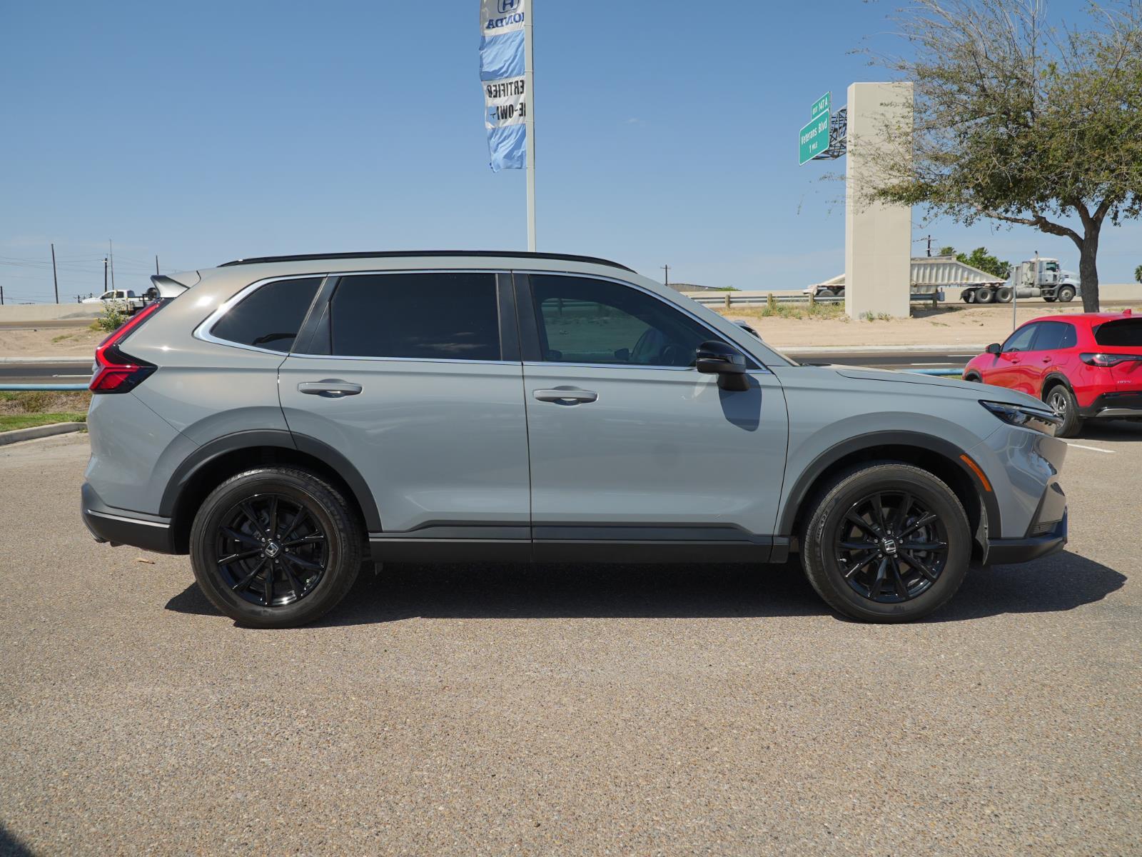 View vehicle photo 4