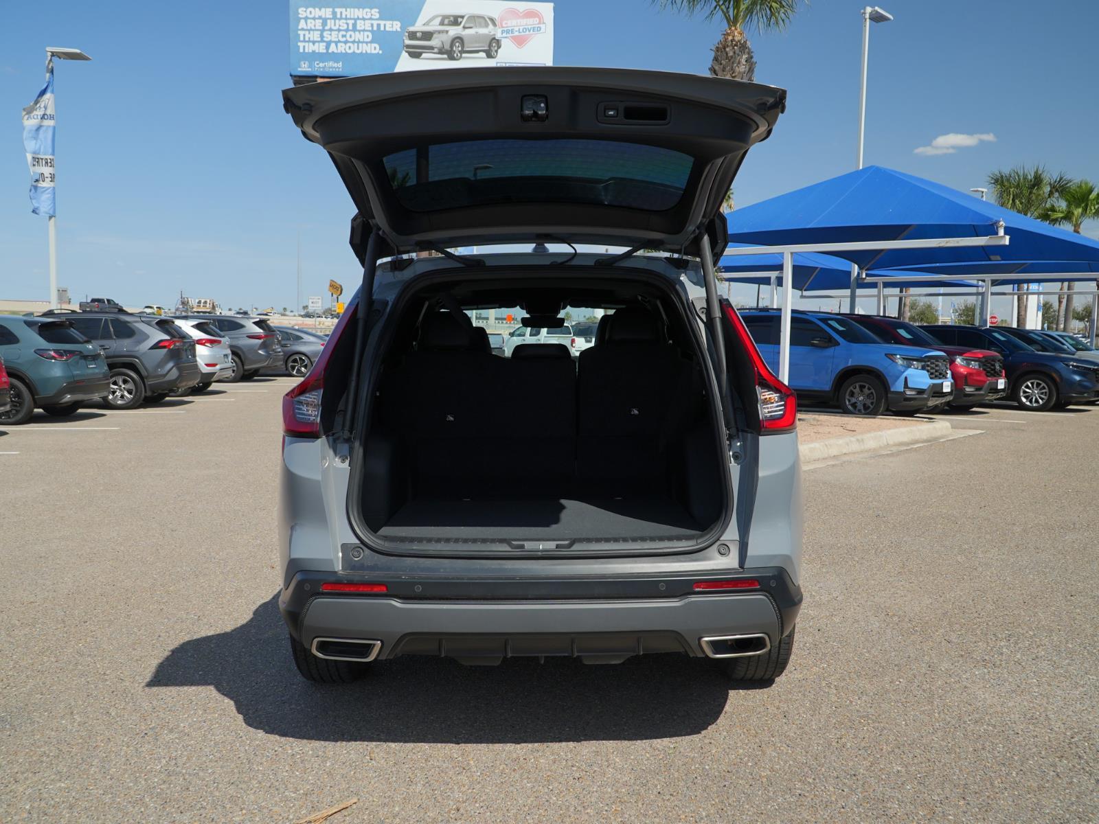 View vehicle photo 7