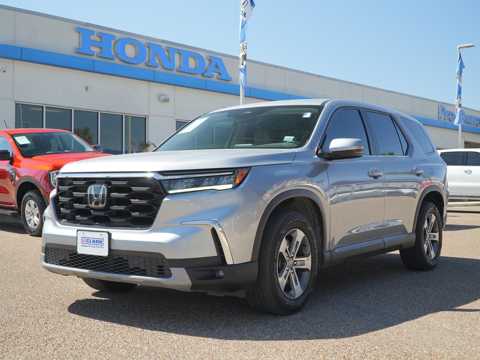 2024 Honda Pilot EX-L FWD with Captains Chairs