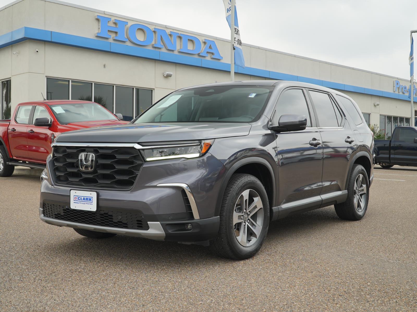 2024 Honda Pilot EX-L FWD with Captains Chairs