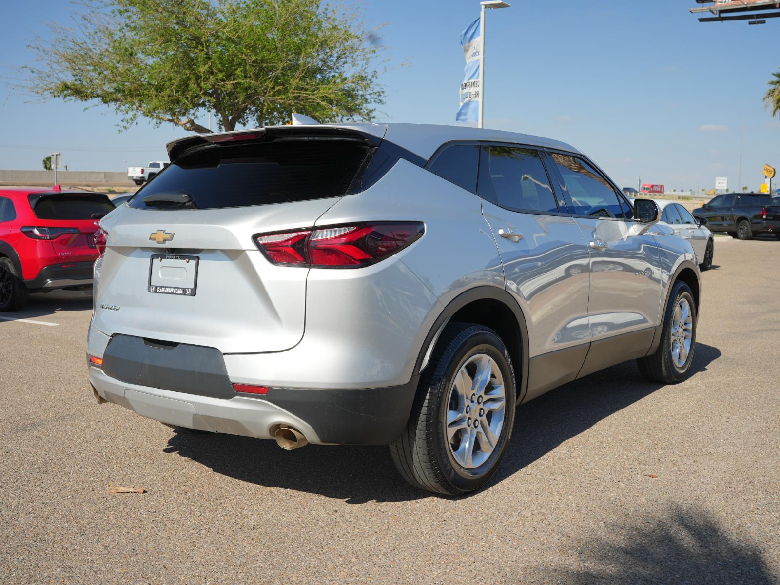 View vehicle photo 5