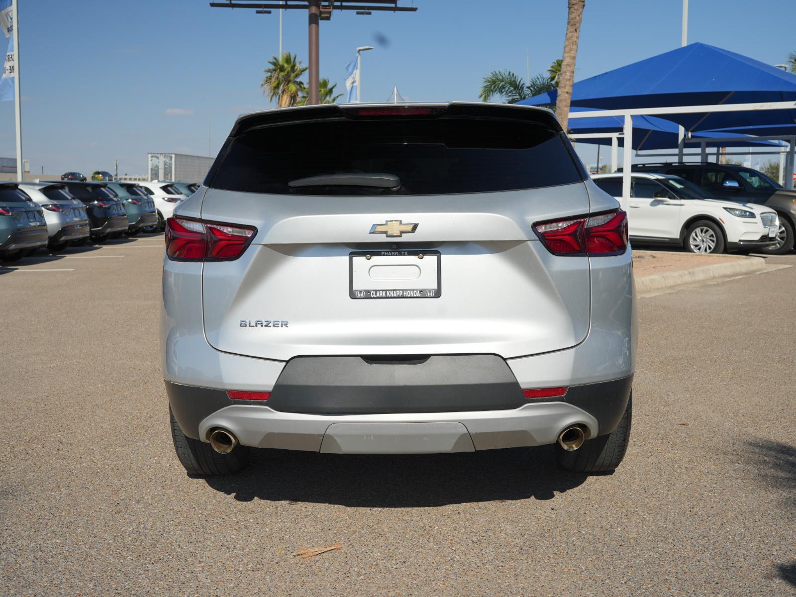 View vehicle photo 6