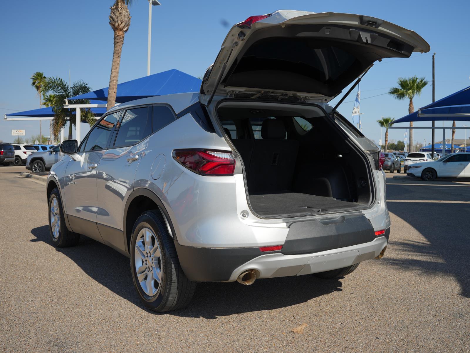 View vehicle photo 7