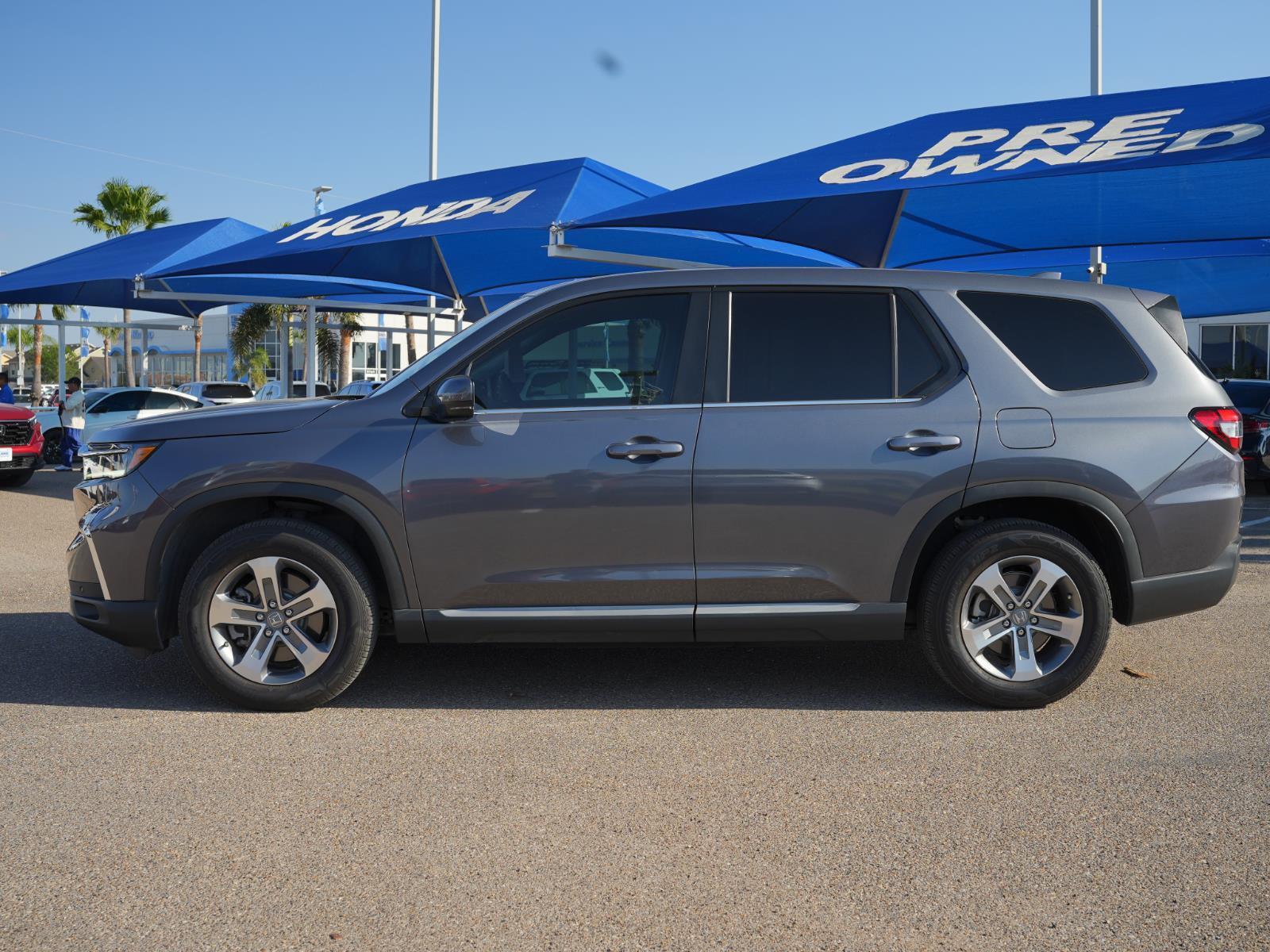 View vehicle photo 7