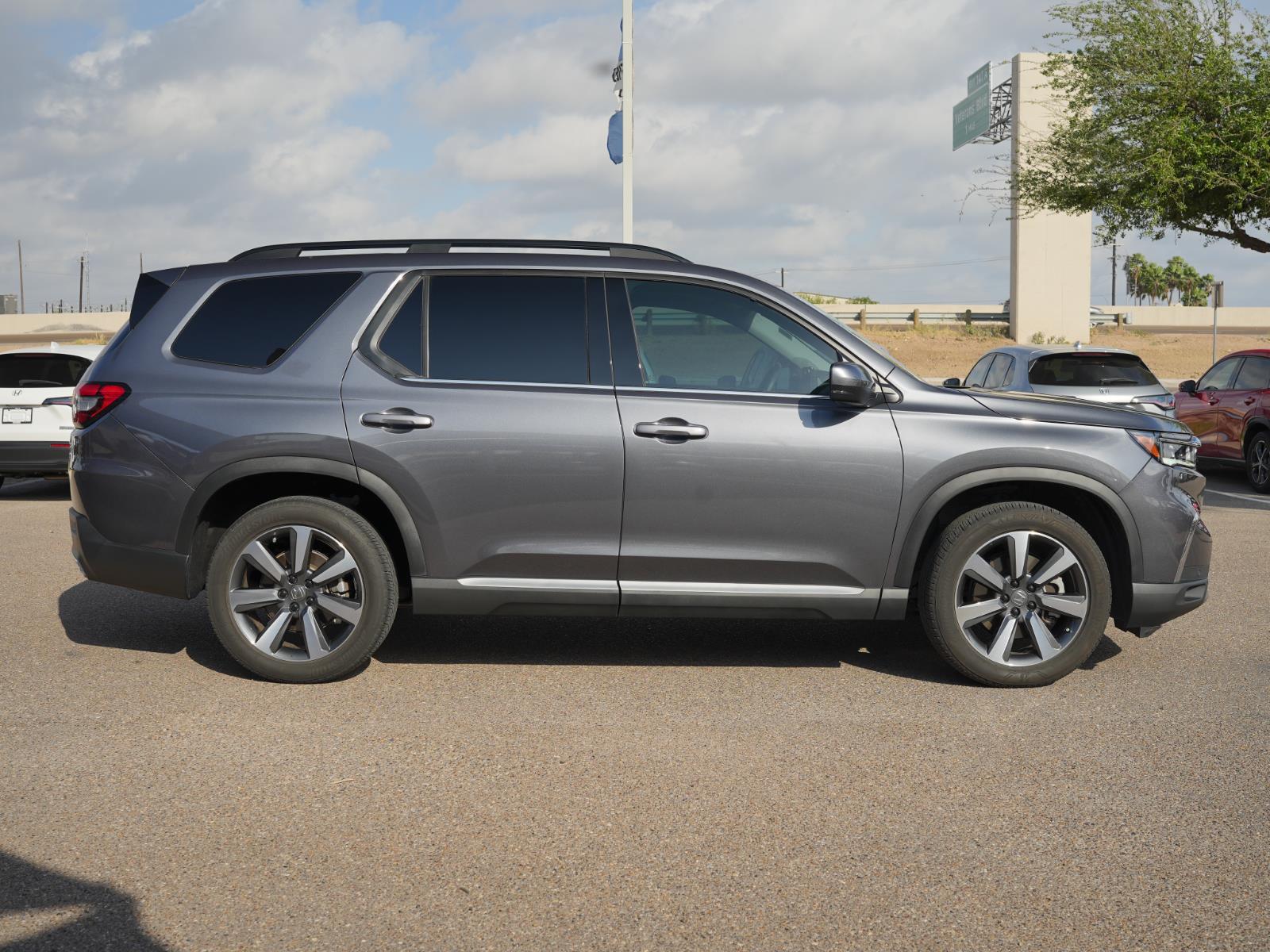 View vehicle photo 4