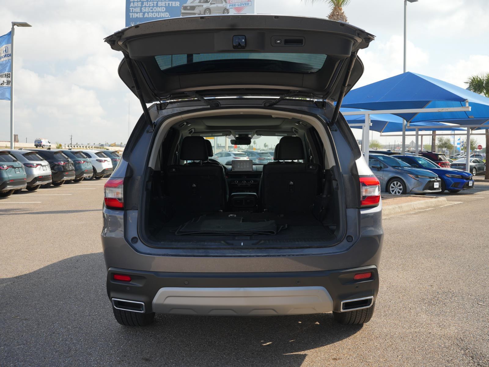 View vehicle photo 7