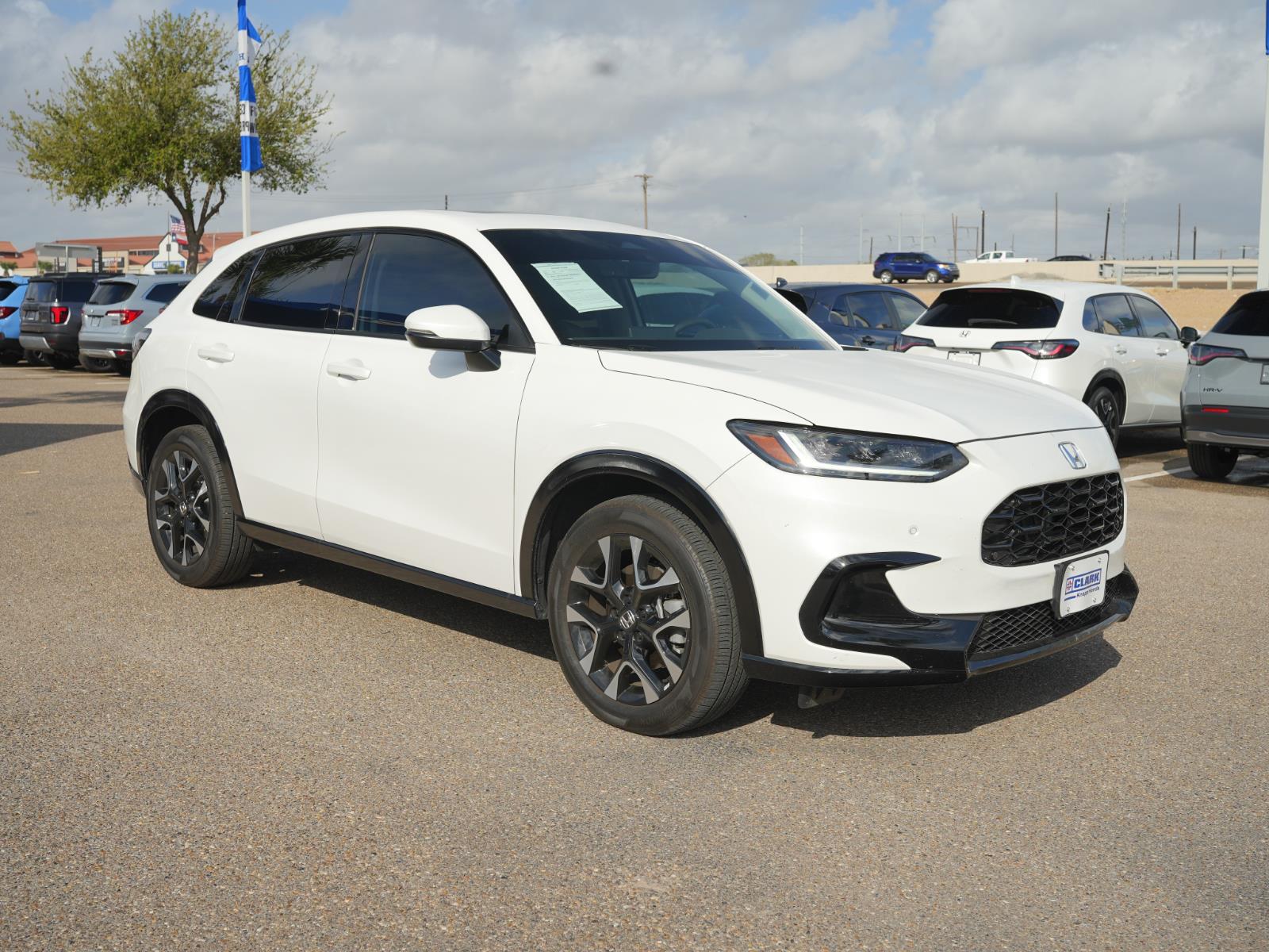 View vehicle photo 3