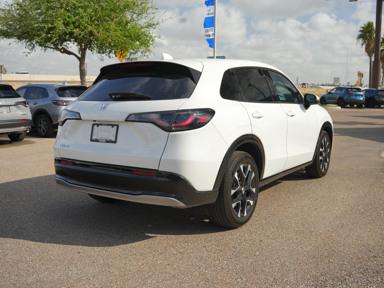 View vehicle photo 5