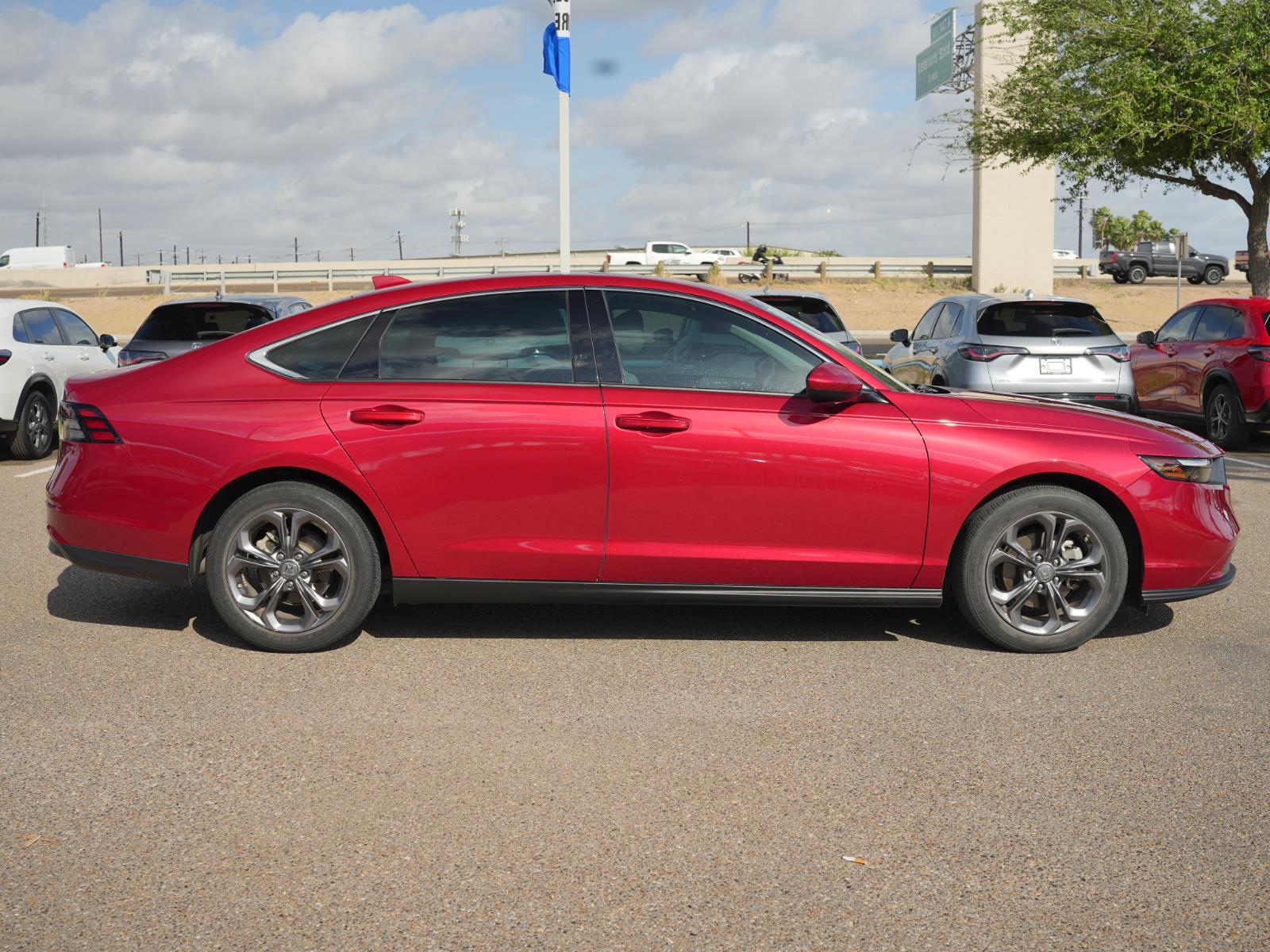 View vehicle photo 4