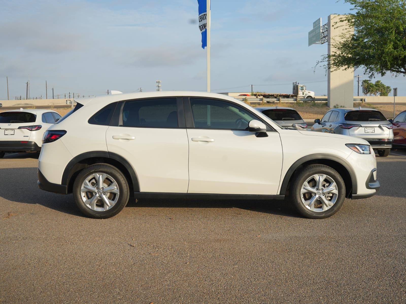 View vehicle photo 4