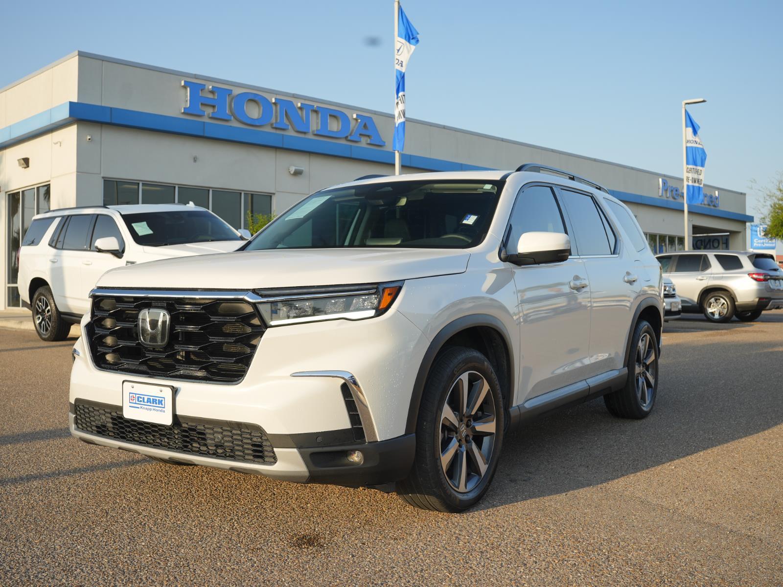 2023 Honda Pilot Touring FWD