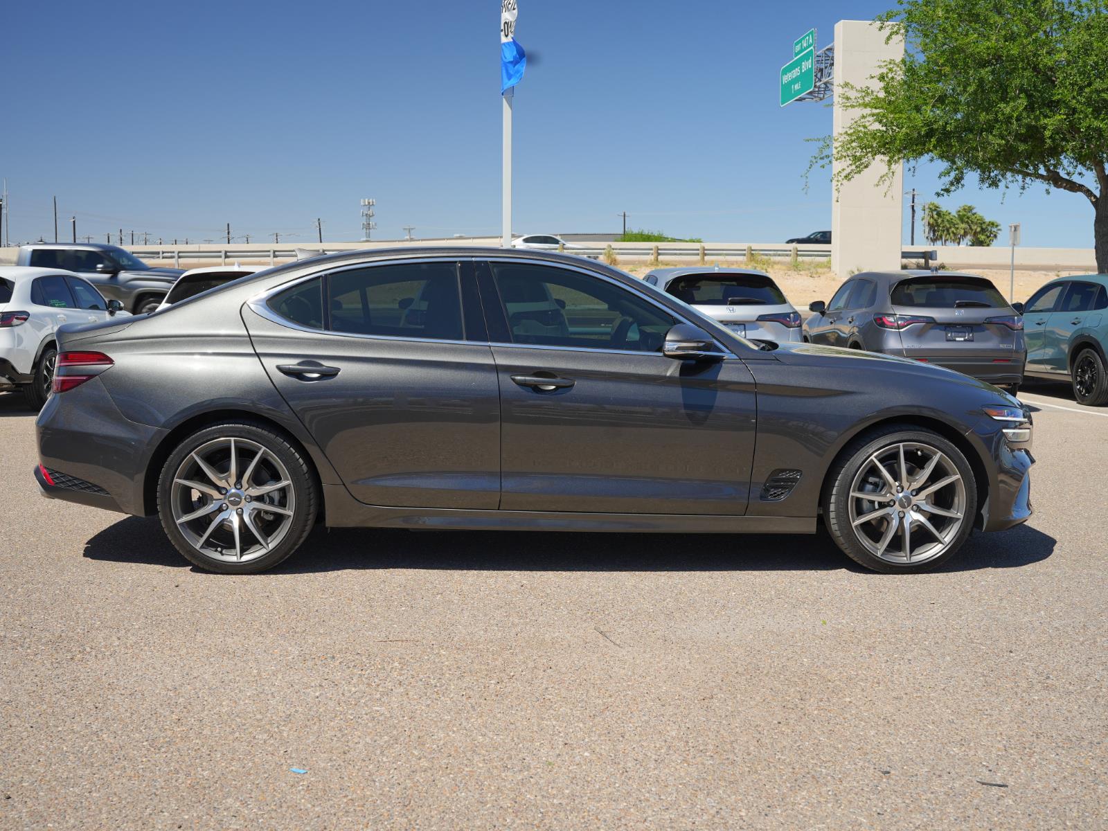 View vehicle photo 4