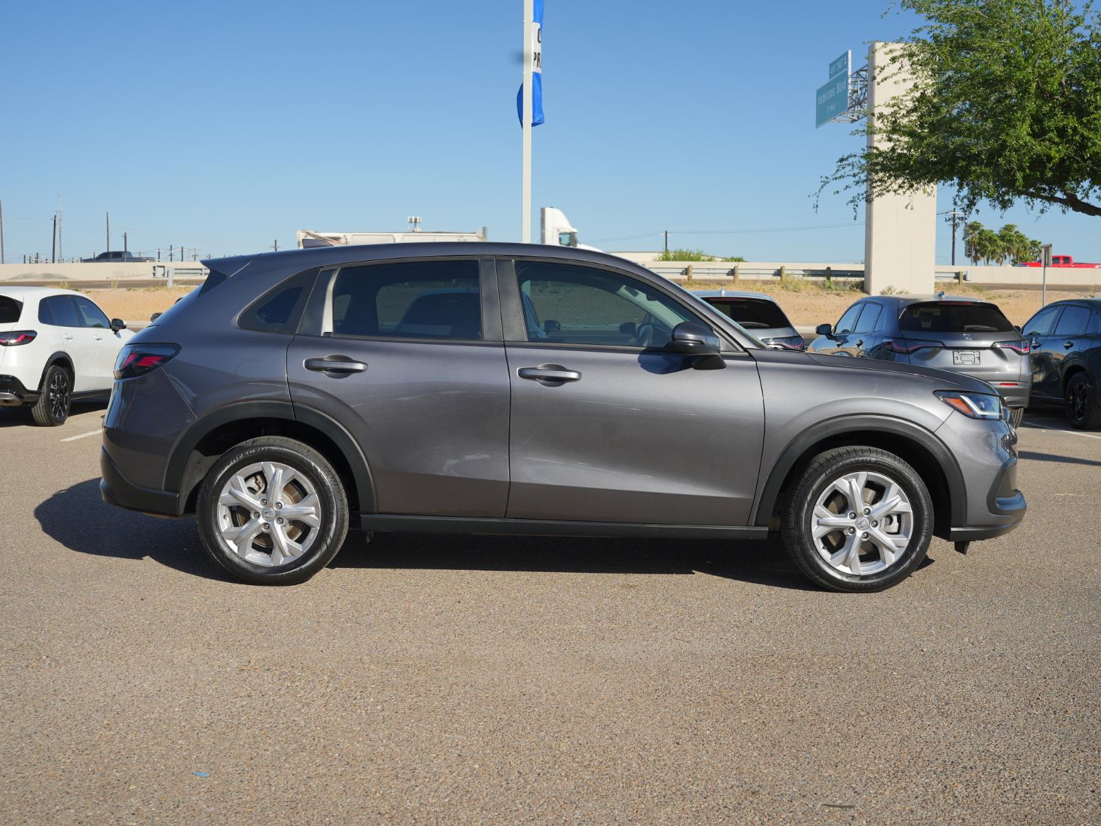 View vehicle photo 4