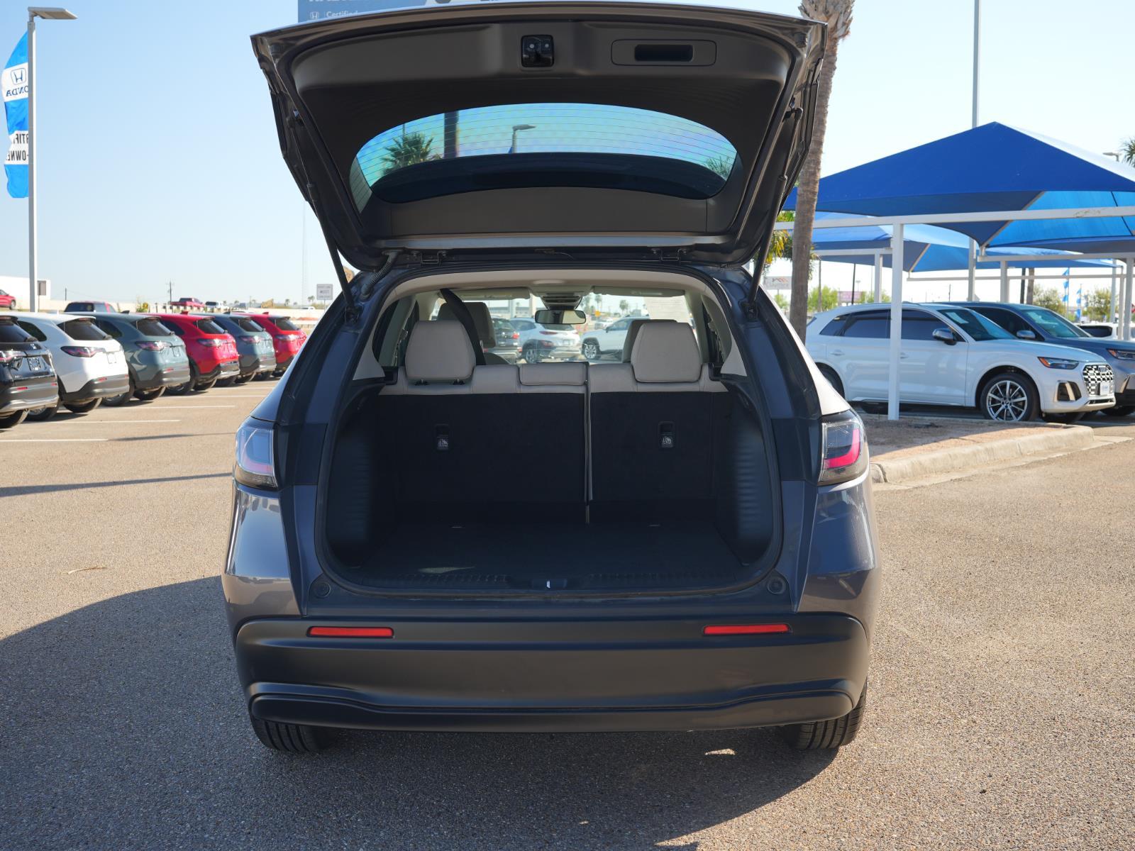 View vehicle photo 7