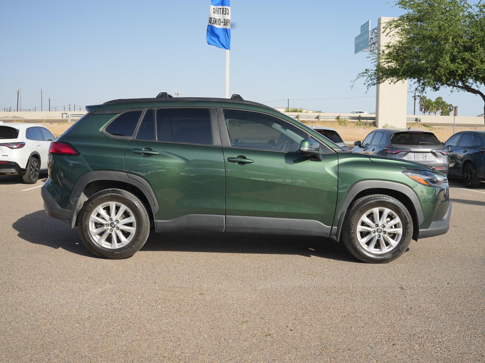 View vehicle photo 4