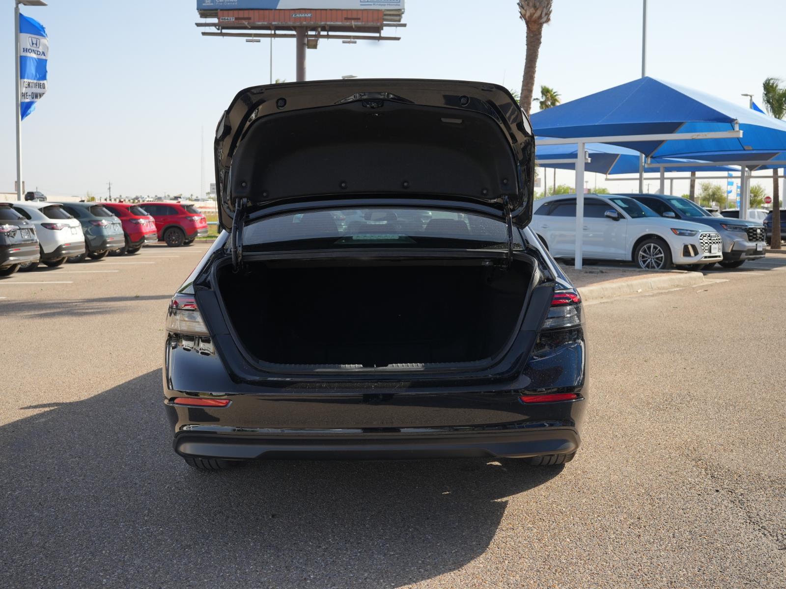 View vehicle photo 7