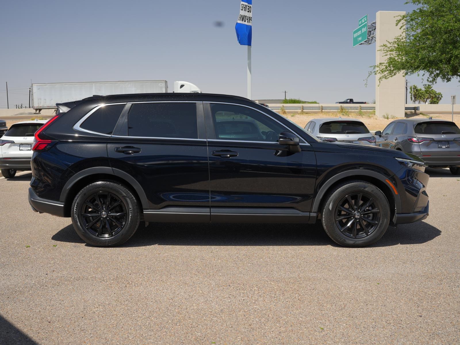 View vehicle photo 4