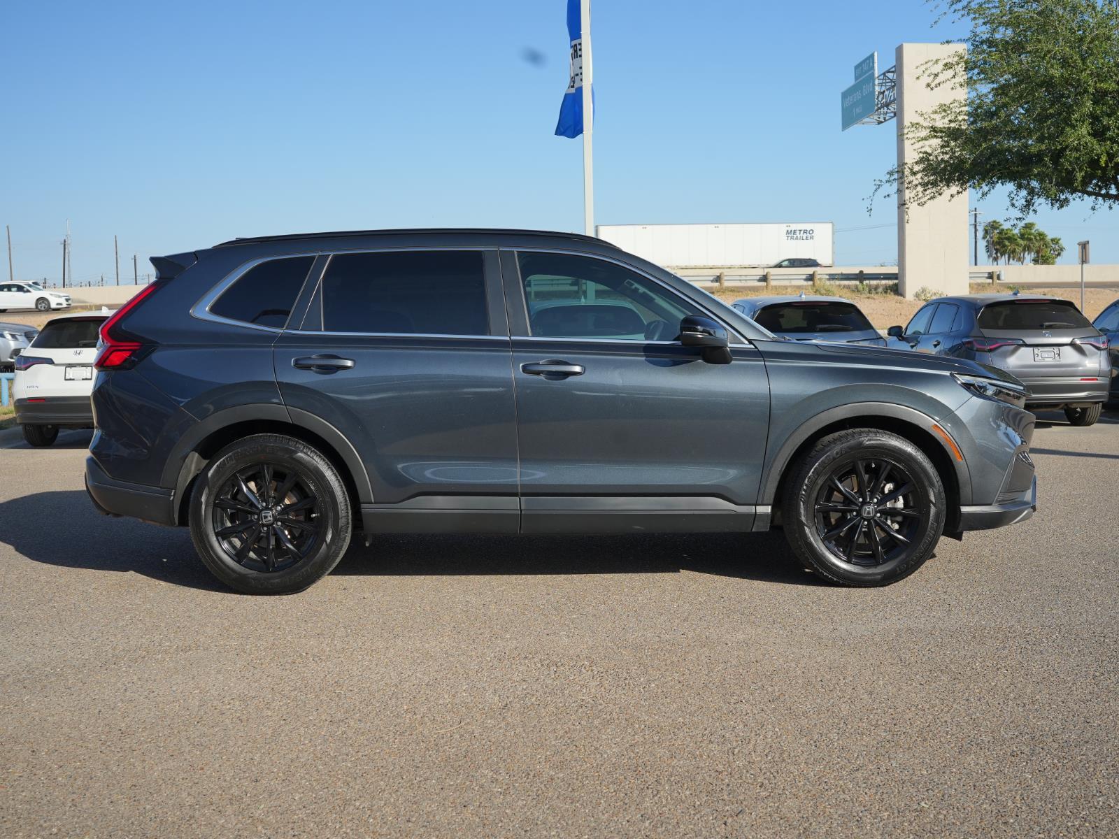 View vehicle photo 4