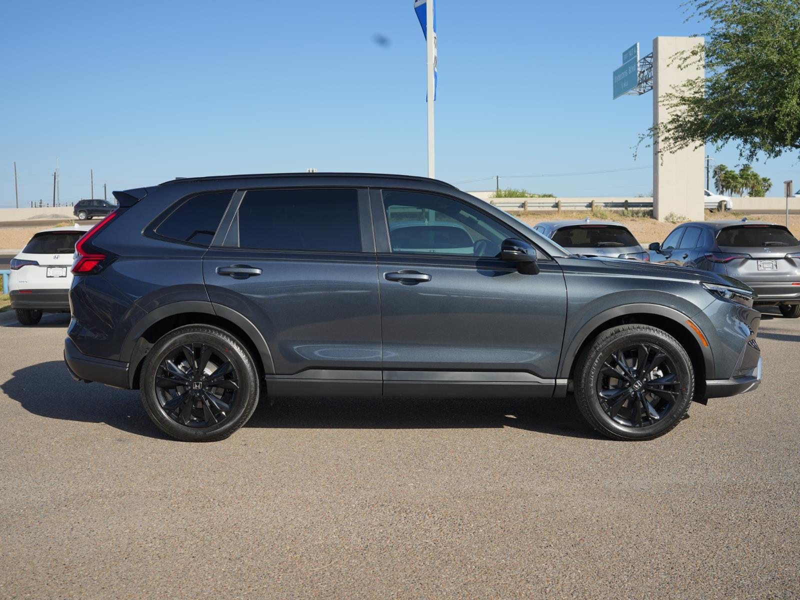 View vehicle photo 4