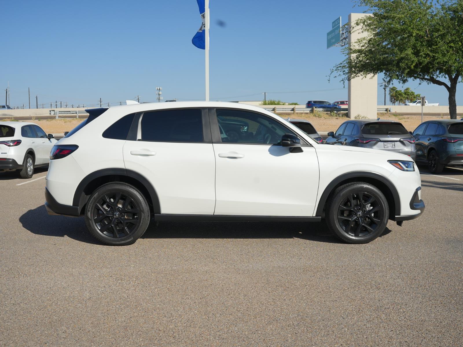 View vehicle photo 4