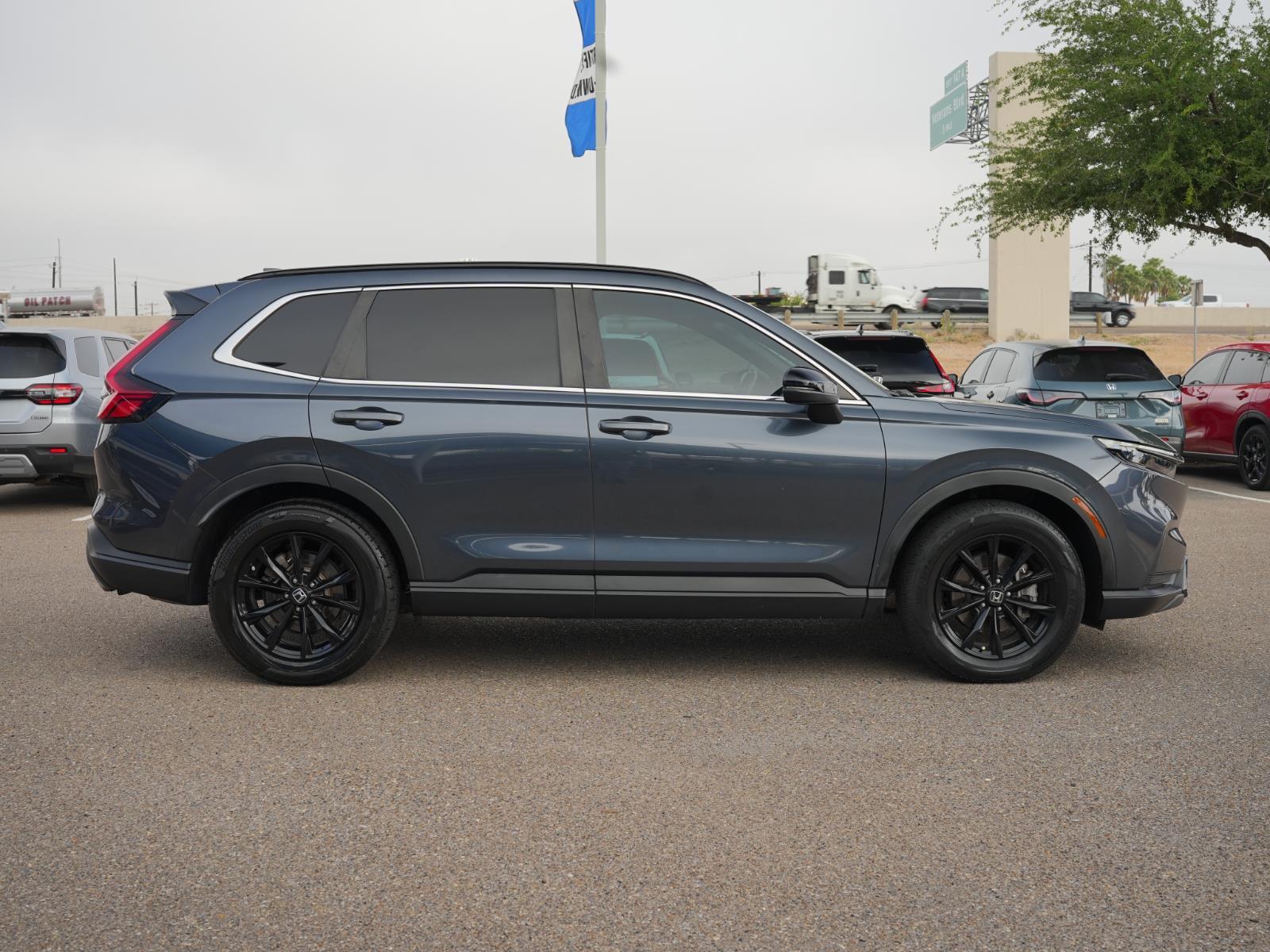 View vehicle photo 4