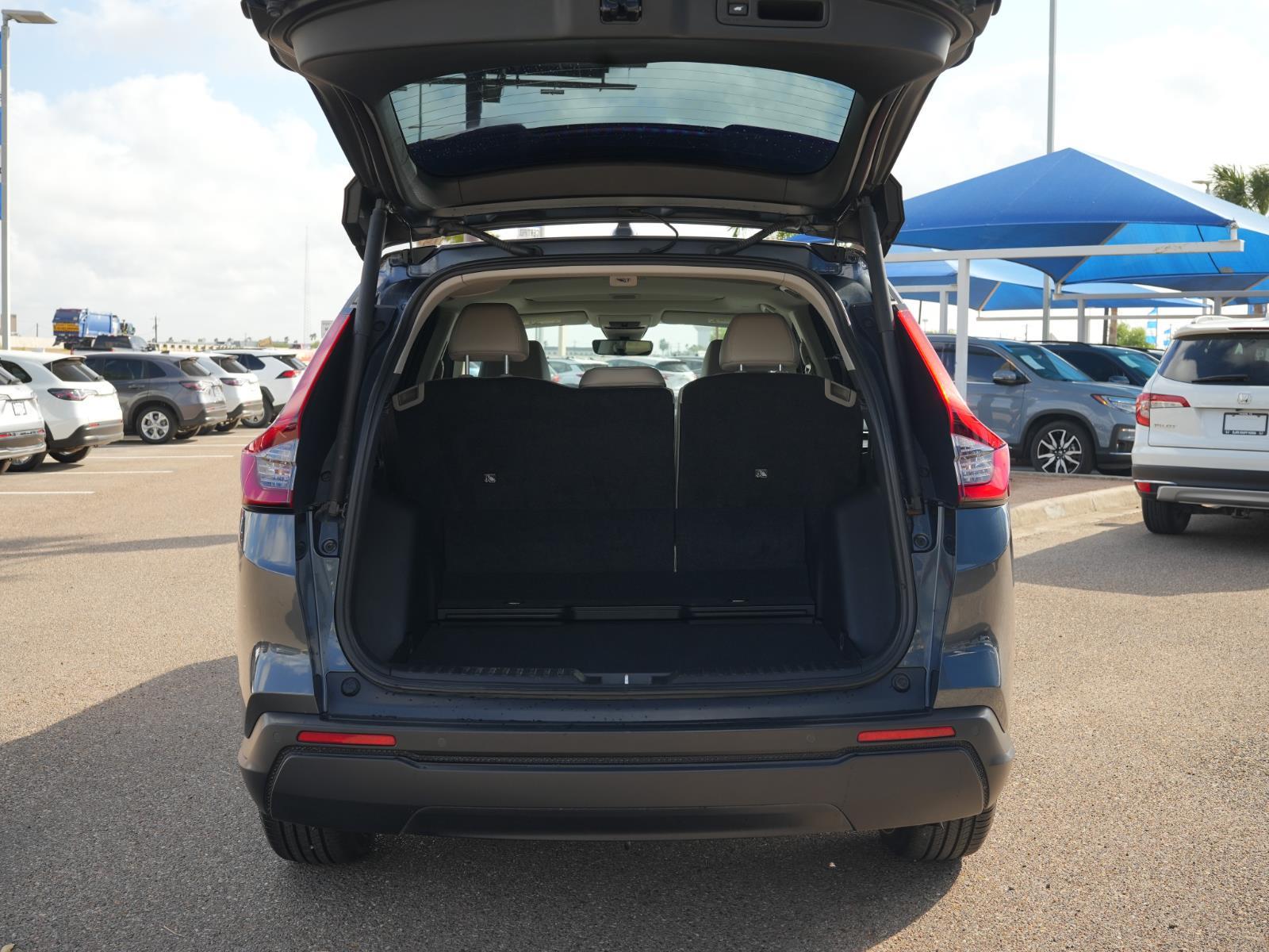 View vehicle photo 7