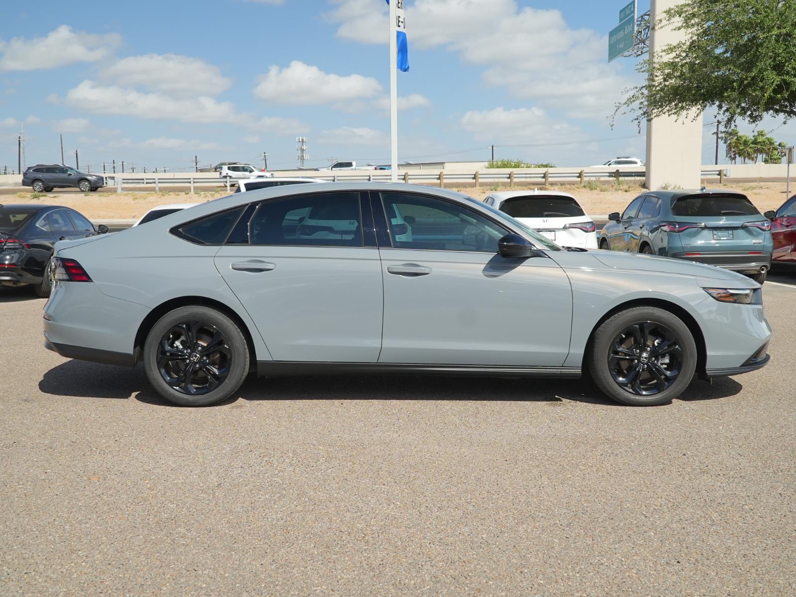 View vehicle photo 4