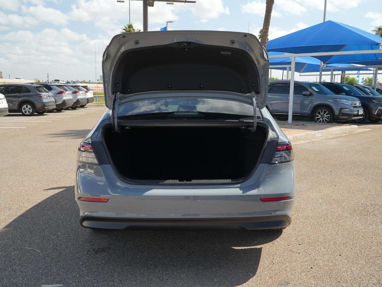 View vehicle photo 7