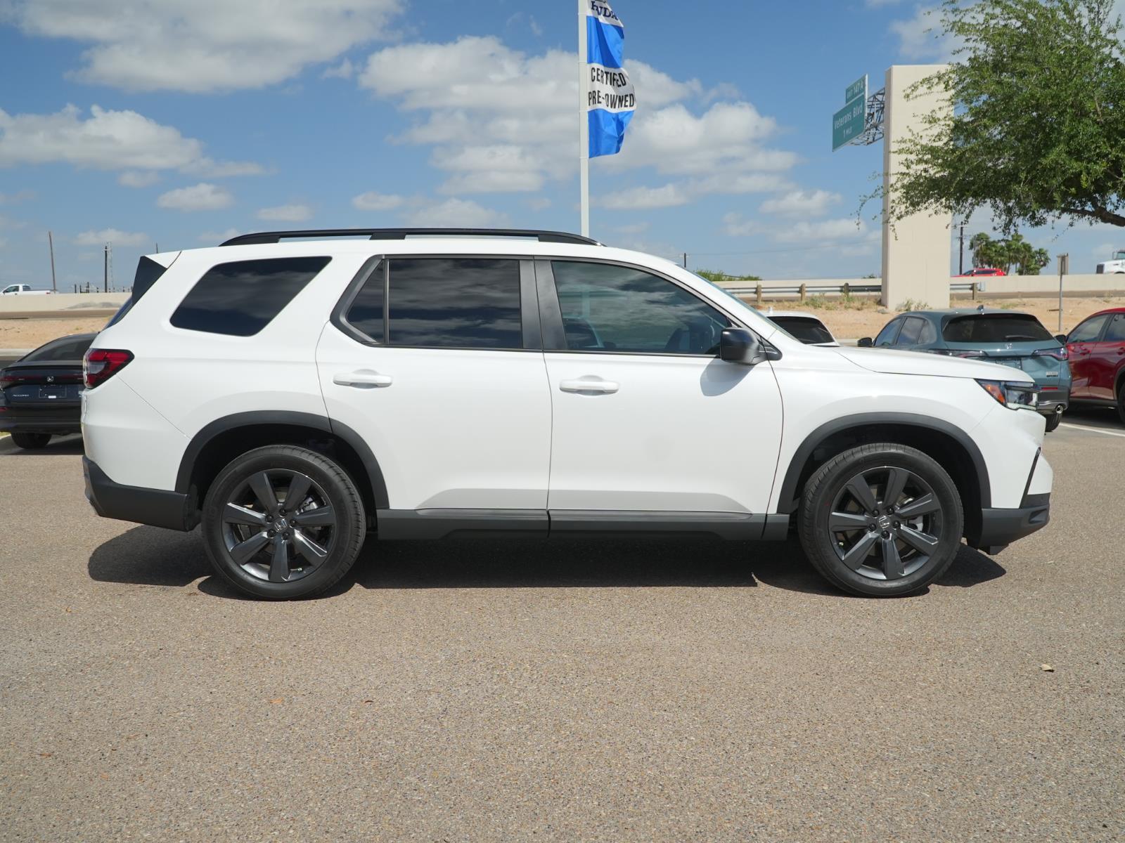 View vehicle photo 4