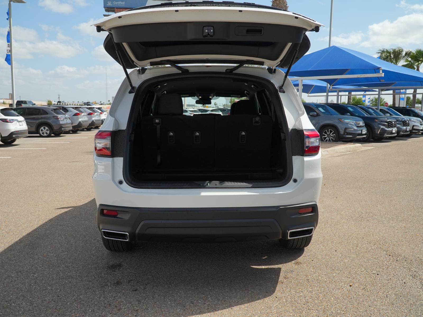 View vehicle photo 7