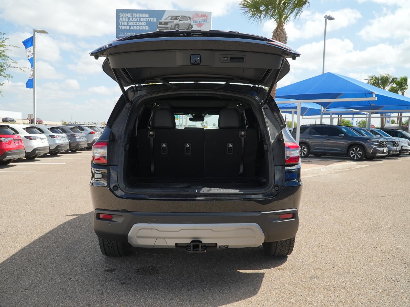 View vehicle photo 7