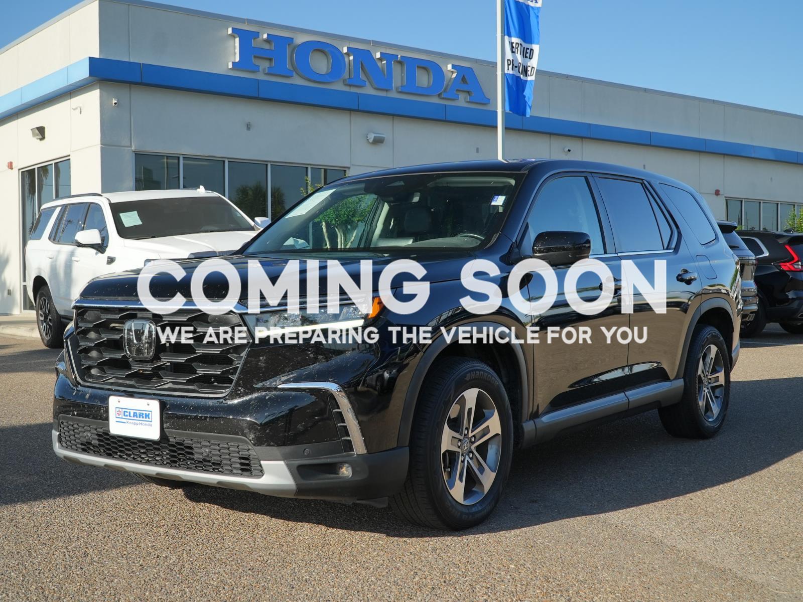 2023 Honda Pilot EX-L FWD with Captains Chairs