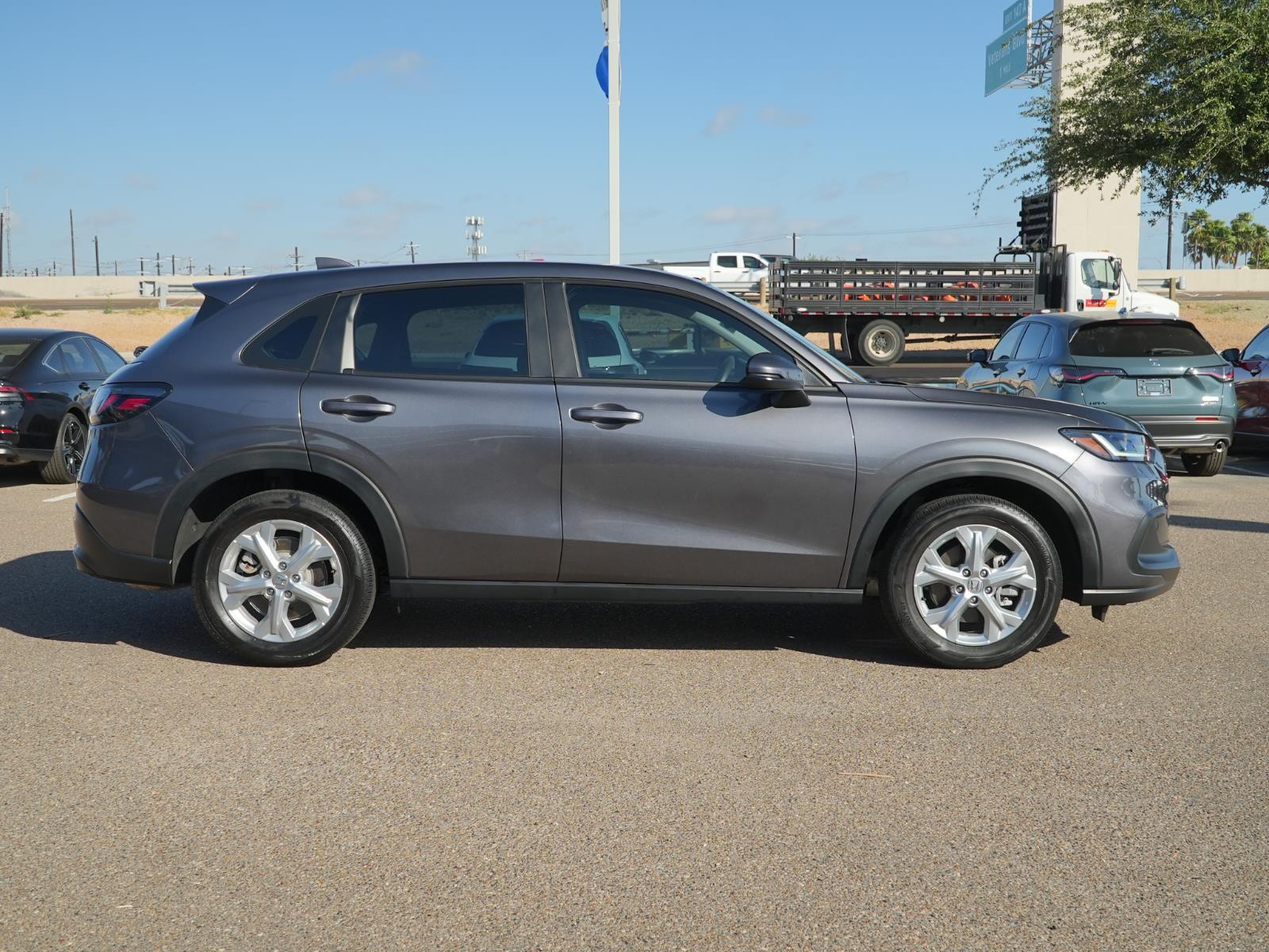 View vehicle photo 4