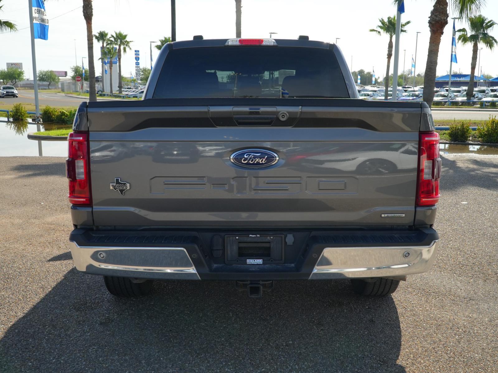 View vehicle photo 4