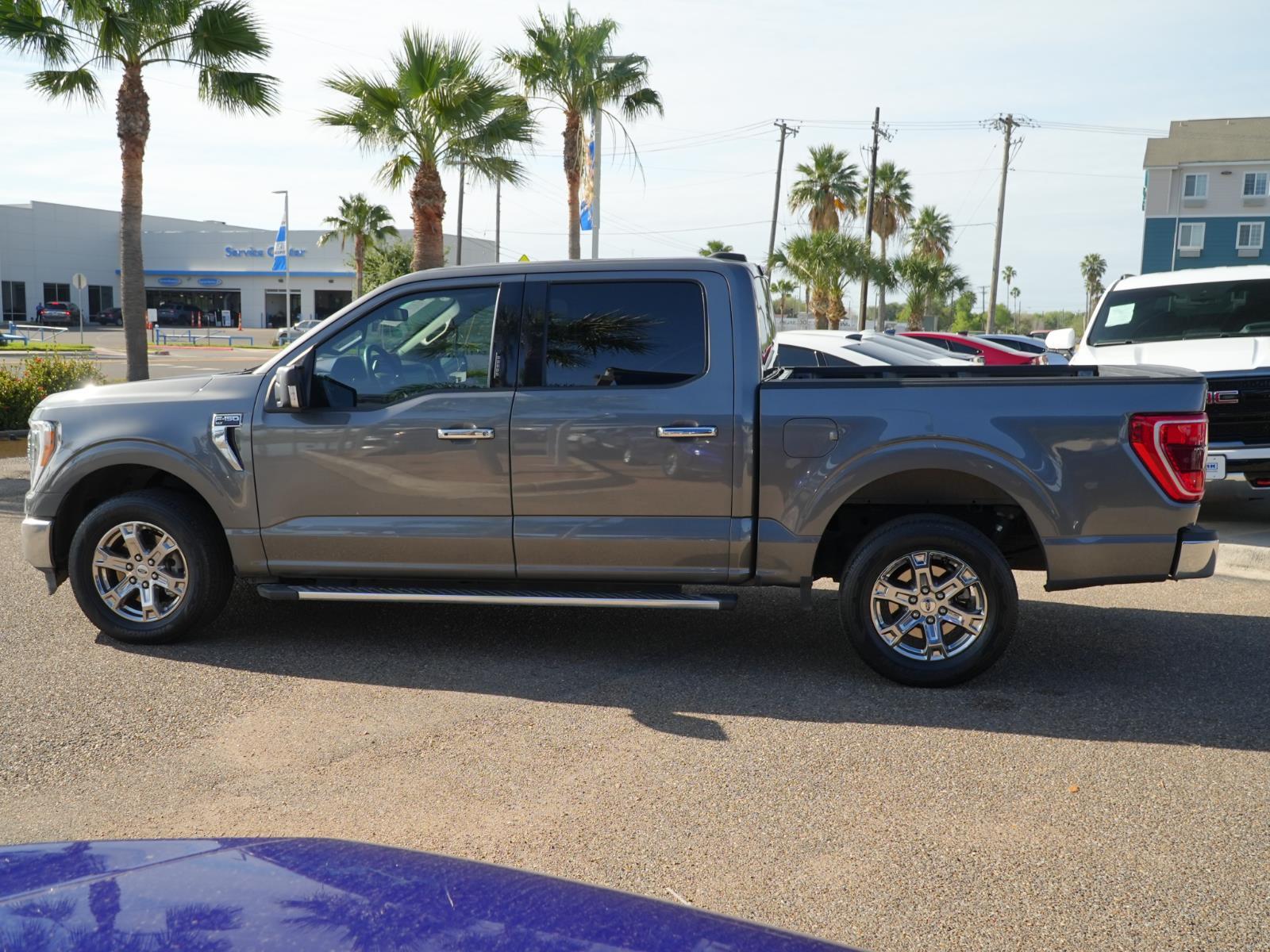 View vehicle photo 7