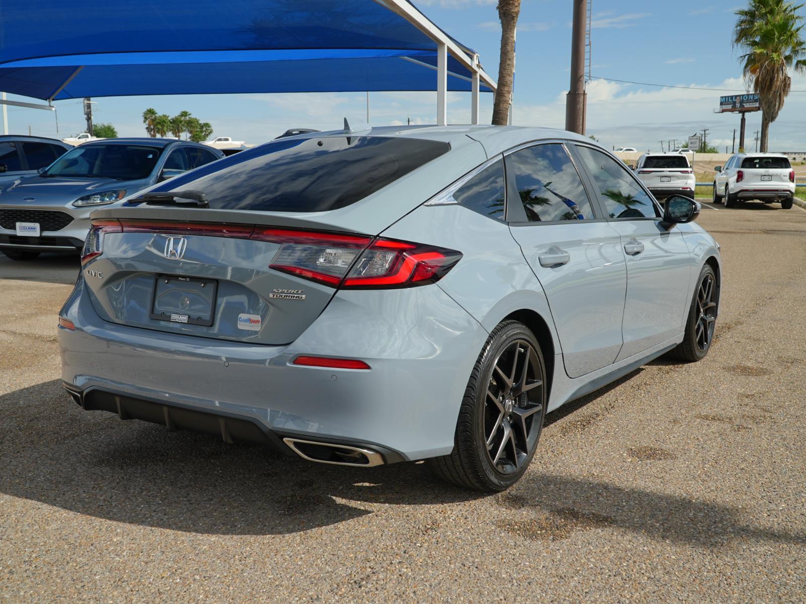 View vehicle photo 5