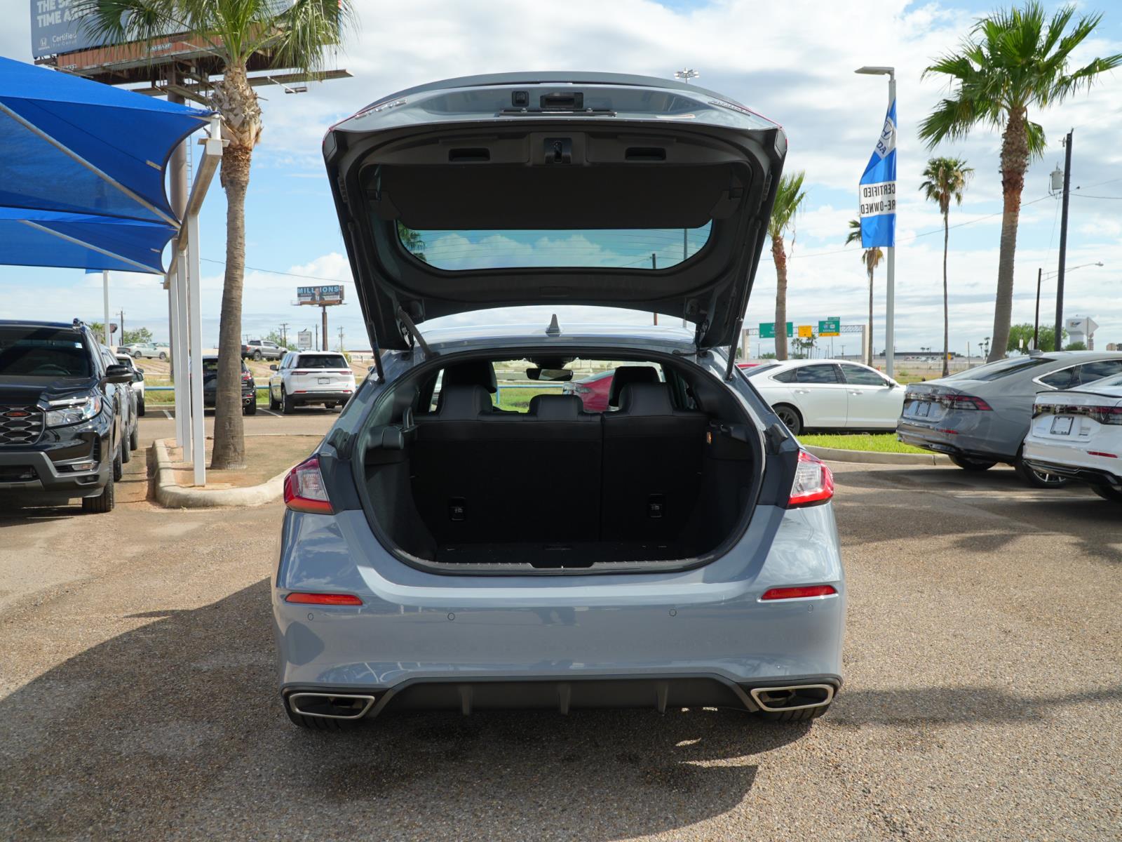 View vehicle photo 7