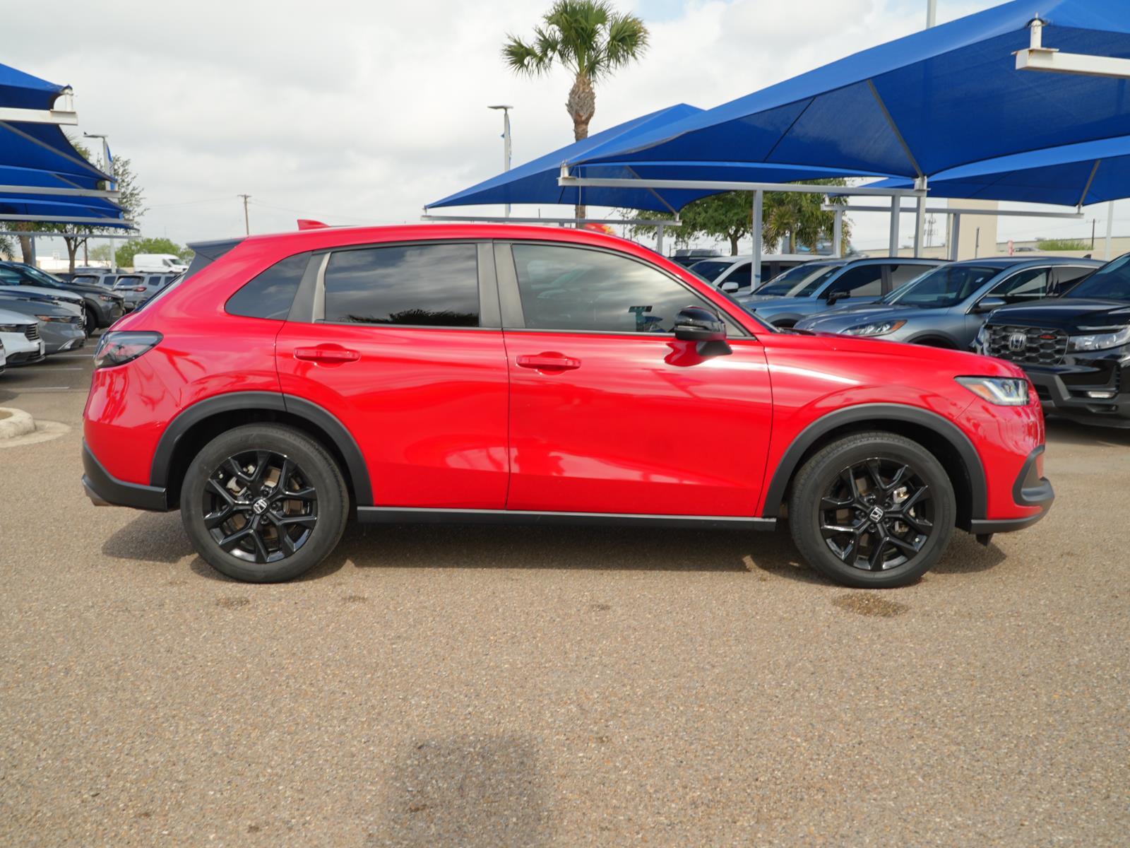 View vehicle photo 4
