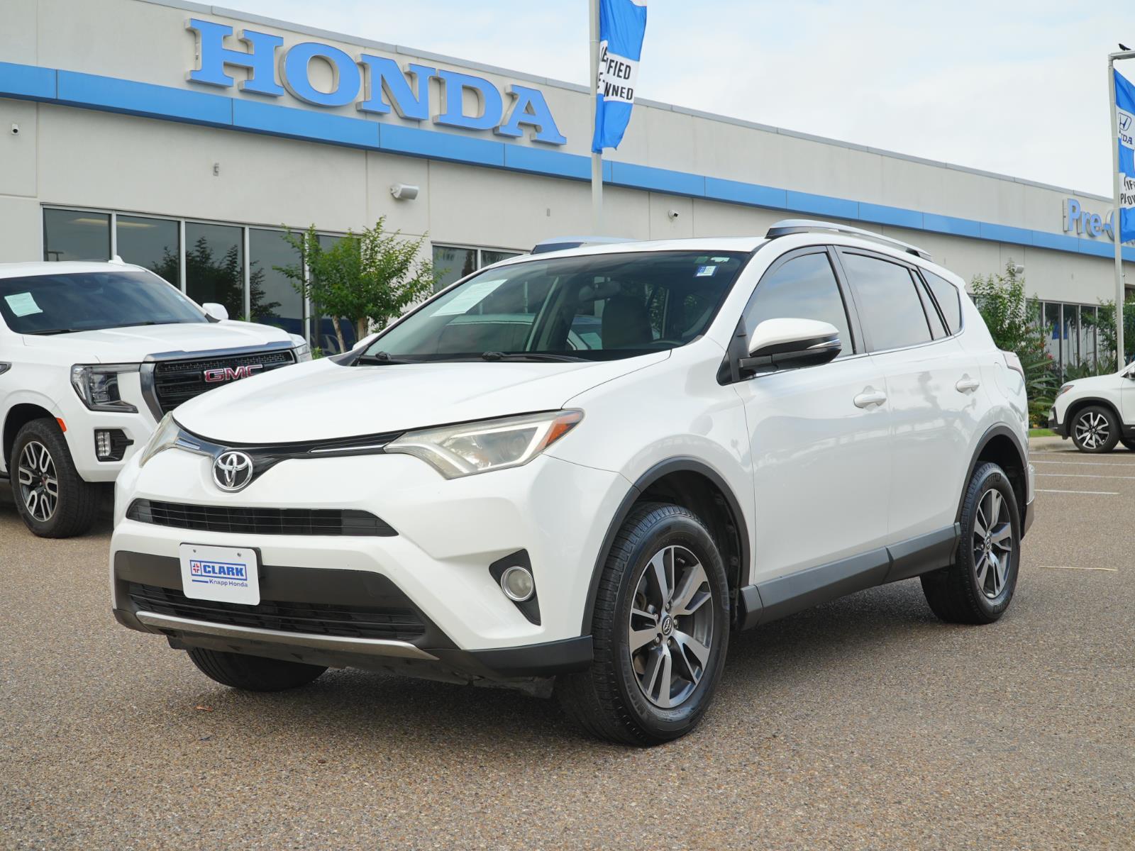 Super White 2016 Toyota RAV4 XLE SUV / Crossover Front-Wheel Drive 6-Speed Automatic