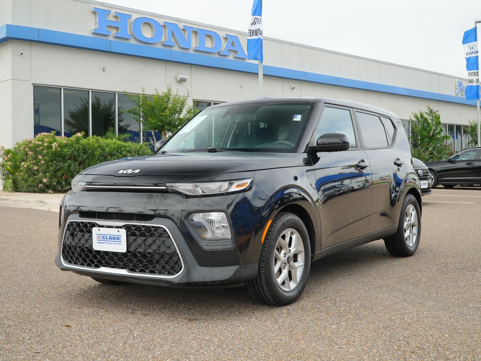 Cherry Black 2022 Kia Soul LX FWD SUV / Crossover Front-Wheel Drive Continuously Variable Transmission