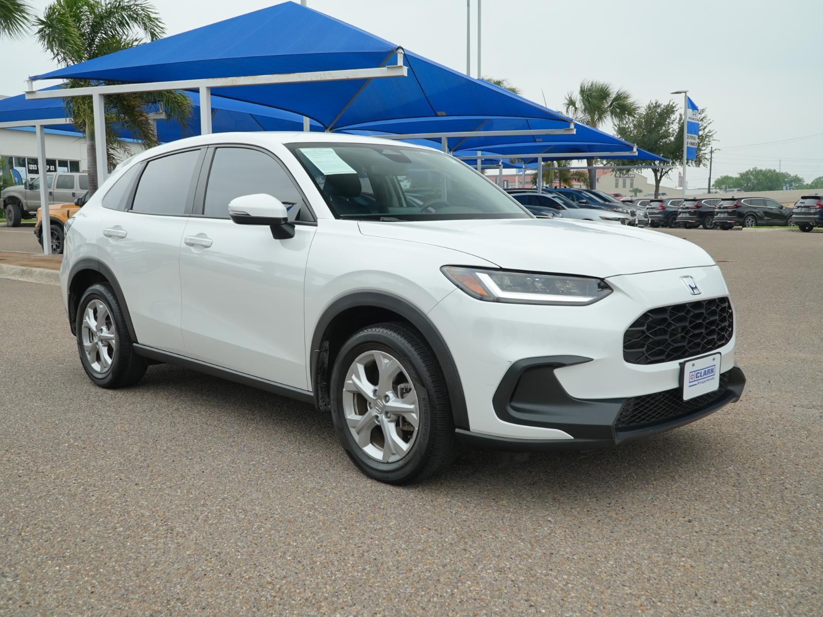 View vehicle photo 3