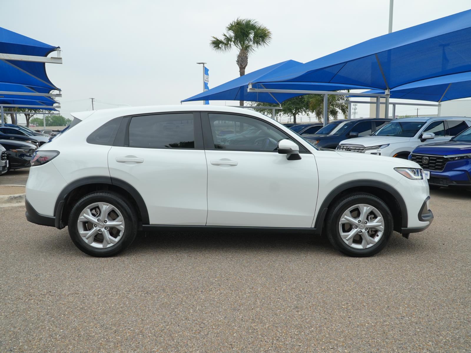 View vehicle photo 4