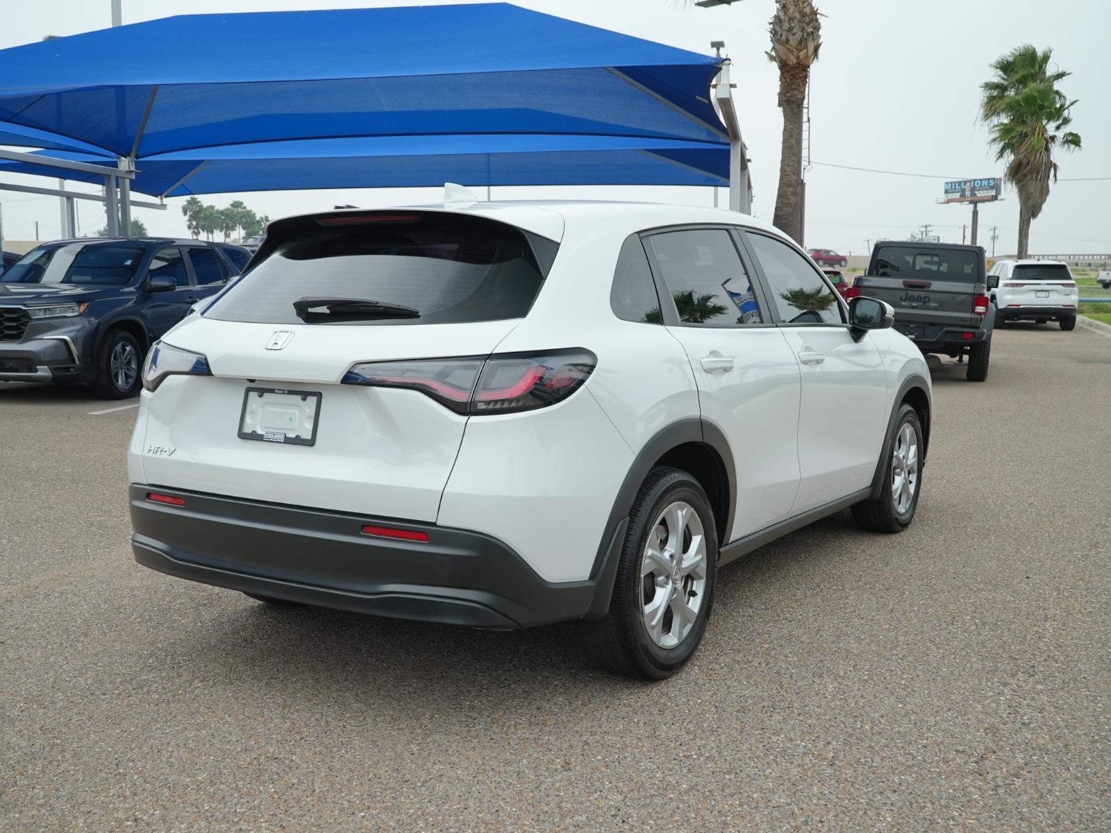 View vehicle photo 5