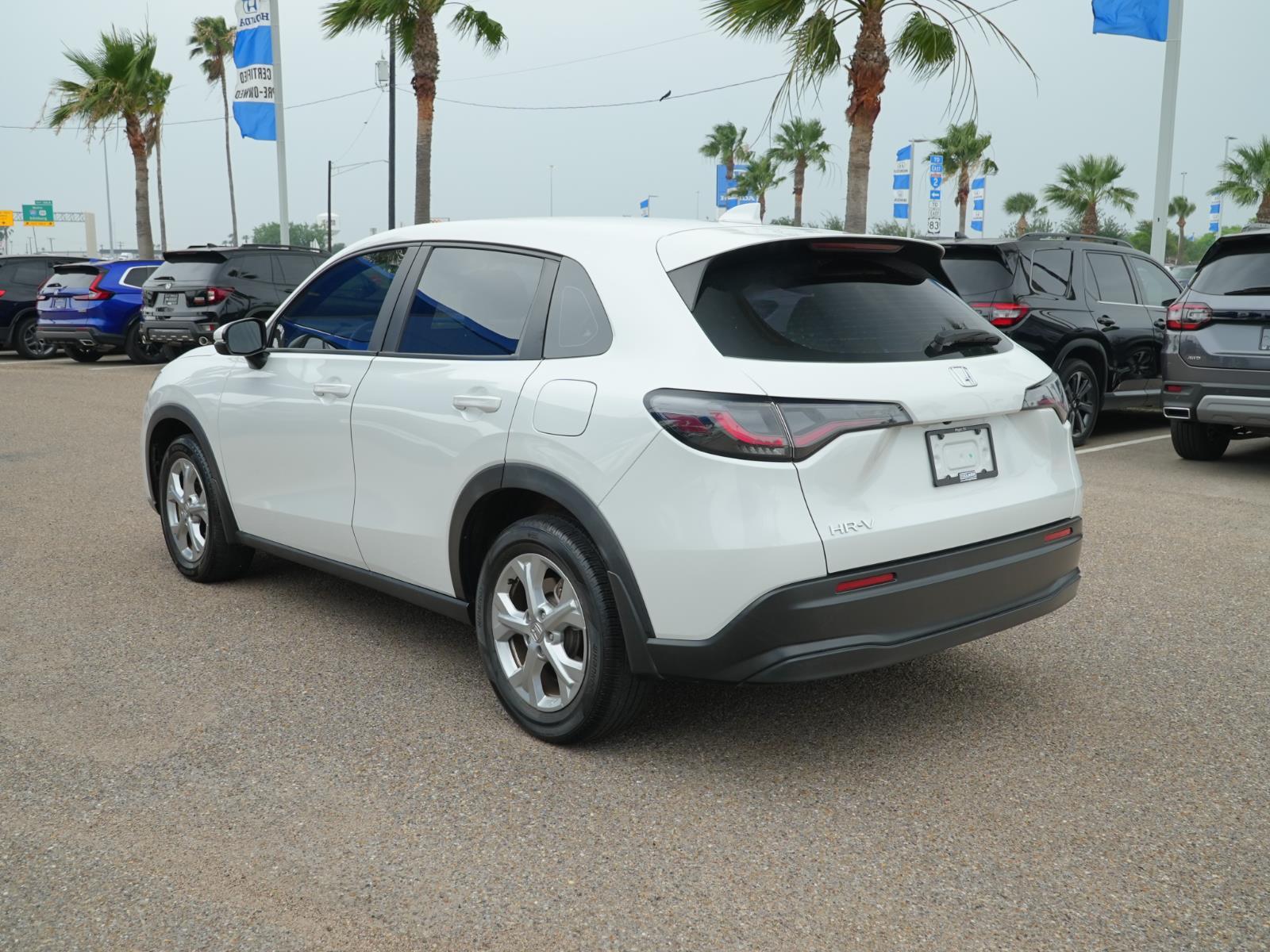 View vehicle photo 7