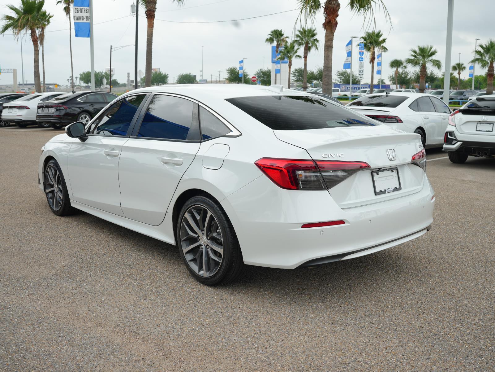 View vehicle photo 7